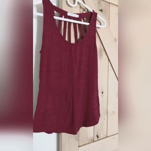 Candie's sleeveless burgundy top